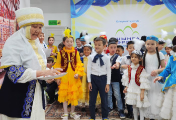 80 лет – прекрасный возраст для работы. Уникальный проект в Алматы сближает детей и пенсинеров