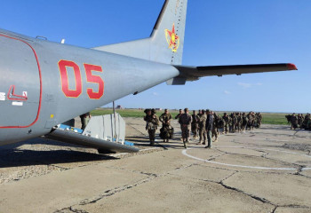 Су тасқынына қарсы күреске Қарулы күштердің әр түрлі қызметтің мамандары қатысуда