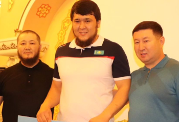 Ақтөбеліктер Олимпиада жолдамасын иеленген балуанға көлік сыйлады