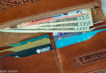 Антирекорд: курсы доллара и евро снижаются