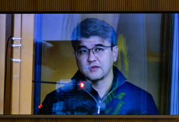 «Память к вам возвращается частями?»: Бишимбаев не помнит, как снимал видео в день смерти Салтанат