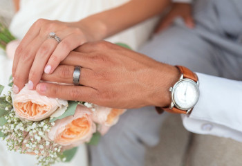 «Екі жылда бес рет беті ашылған». Қалыңмалды кәсіпке айналдырған қыз елді шошытты