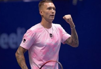 Казахстанский теннисист камбэком стартовал на турнире в Китае