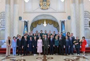 Президент вручил награды за развитие казахского языка