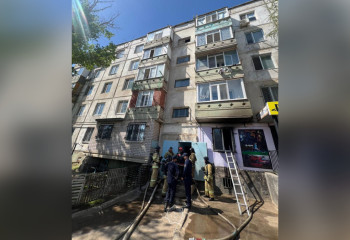 Огнеборцы Актобе спасли людей из горящего компьютерного клуба