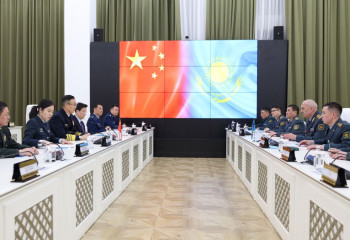 Министр обороны КНР Дун Цзюнь встретился с главой оборонного ведомства РК Русланом Жаксылыковым