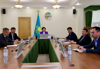 Глава Минтруда обсудила с Алиханом Байменовым вопросы развития социально-трудовой сферы