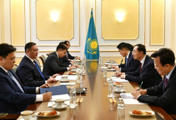 Мұрат Нұртілеу Қытайдың Сыртқы істер министрінің орынбасарымен кездесті