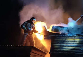 В Щучинске загорелась баня