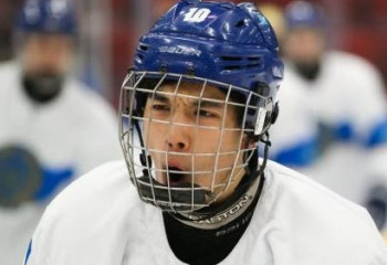 Казахстан разгромом с камбэком стартовал на чемпионате мира по хоккею