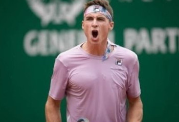 Теннисист из Казахстана без борьбы вышел в полуфинал турнира в Чехии