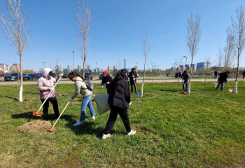 ​Көлік министрлігінің қызметкерлері жалпықалалық сенбілікке қатысты