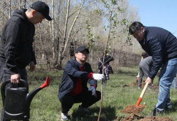 Участие в субботнике приняли сотрудники правоохранительных органов