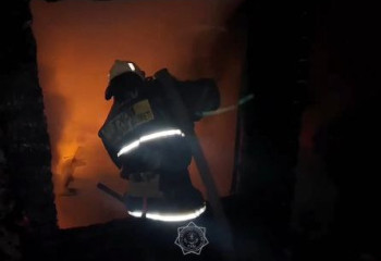 ШҚО-да демалыс аймағындағы екі қабатты үй отқа оранды