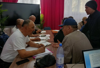 Құлсарыда үйі суға кеткен ақсақал Қоғамдық штабта волонтер болып жүр