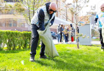 «Бірлік жүгірісі»: Астанада марафонға қатысушылар жарыстан кейін қоқыс жинады