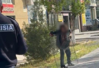 Мужчина хотел убить себя осколком стекла в  Туркестане
