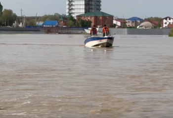 Продолжает увеличиваться уровень воды в реке Жайык в Атырау