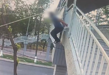 Отец двоих детей в Шымкенте хотел спрыгнуть с моста