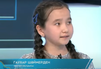 Телефон аламын деп жинаған ақшасын Құлсарыға жіберген 11 жасар қызға сыйлық табысталды