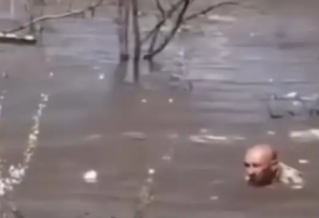 Оралда ағыспен ағып бара жатқан ер адам құтқарылды