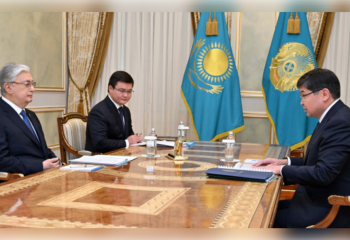 Биыл 300 миллиард теңге қысқартылады: Қаржы министрі Қасым-Жомарт Тоқаевқа есеп берді