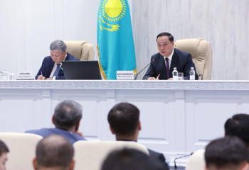 Жамбыл облысының әкімі қызметкерлерінің салғырт жұмысын сынға алды