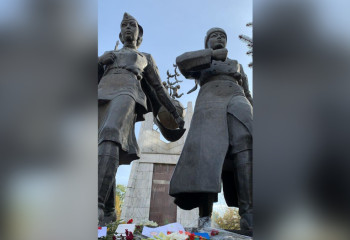 Почему в Алматы так и не реконструировали сквер Алии Молдагуловой и Маншук Маметовой