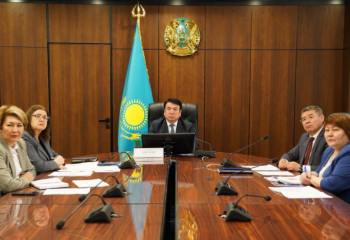 Оқу-ағарту министрі «Үздік педагог» байқауының жеңімпаздарымен кездесті