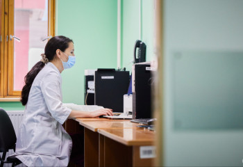 Акушер мамандар кәсіби мерекесін атап өтті