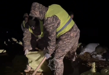 В Иргизском районе Атырауской области продолжается берегоукрепление