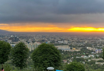 «В солнечном городе, с ласковым именем» - автор сочинил хит про Алматы, работая продавцом в ночном ларьке