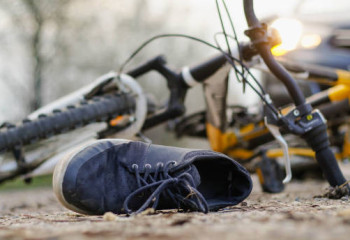 Бурабайда велосипедпен ағашқа соғылған жасөспірім көз жұмды