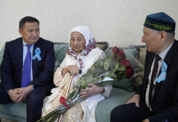 Ақмола әкімі тыл еңбеккерін 100 жасымен құттықтады