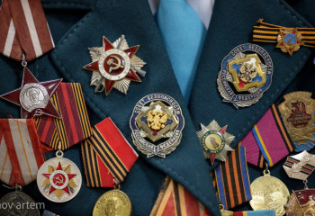 Аким Кызылординской области Нурлыбек Налибаев поздравил ветерана Яхию Тасырова с Днем Победы