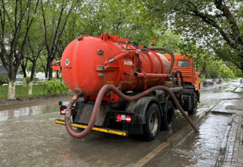 Атырауда жаңбыр суын сору жұмыстары жалғасып жатыр