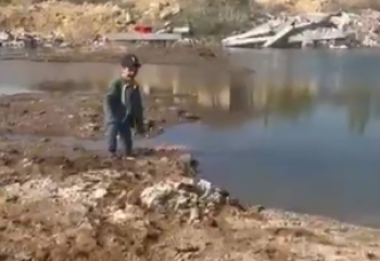 Астанада полицей балшыққа батып қалған баланы құтқарып қалды