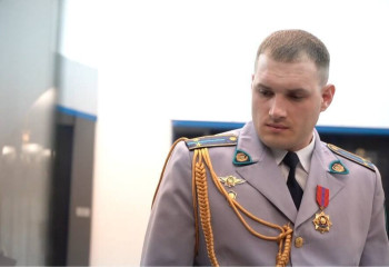 Награжден инспектор, спасший упавшую в реку женщину