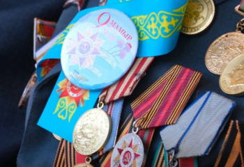 Известные деятели культуры поздравляют казахстанцев с Днем Победы