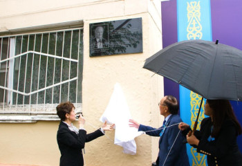 Мемориальную доску ветерану Великой Отечественной войны открыли в Астане