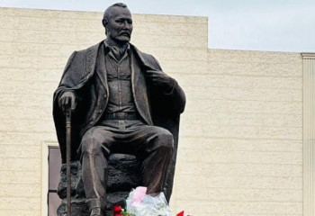 Қоғамда дау тудырып бұзылған Ақселеу Сейдімбекке жаңа ескерткіш қойылды