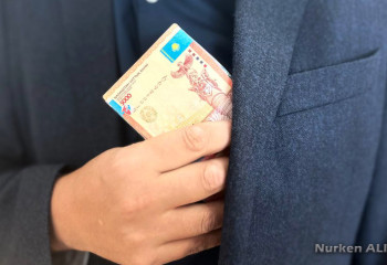 В получении взяток подозревается глава отдела Департамента Комитета труда и соцзащиты по области Жетісу