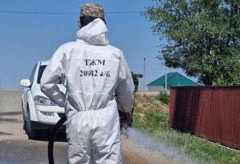 В Кульсары продолжается дезинфекция общественных мест