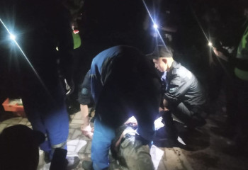 Шымкентте ұландықтар көшеде есінен танып қалған ер адамды аман алып қалды