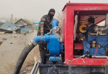 Петропавлда құтқарушылар бір тәулікте 15 тұрғын үйдің ауласын құрғатты