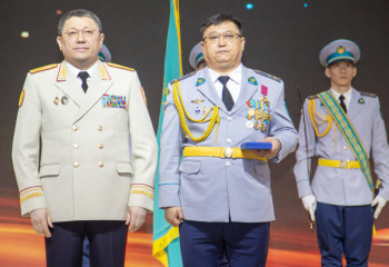 Бассейнде суға батқан жасөспірімді құтқарған ҚАЖД бастығы “Айбын” орденімен марапатталды