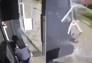 Астанада тұрғын үй кешенінің қасбеті баланың басына түсті