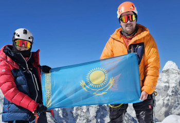 First Kazakh girl conquers  Everest