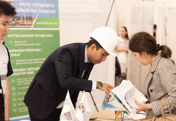 В Актау проходит образовательная выставка