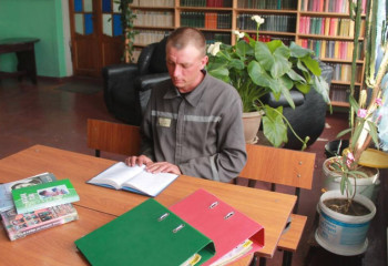 Заключённый противотуберкулёзной колонии выучил казахский язык по собственной методике